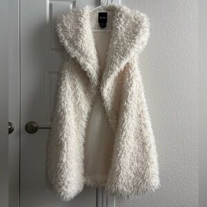 Me Jane fuzzy faux fur vest with collar and open front, cream (size XL) - EUC